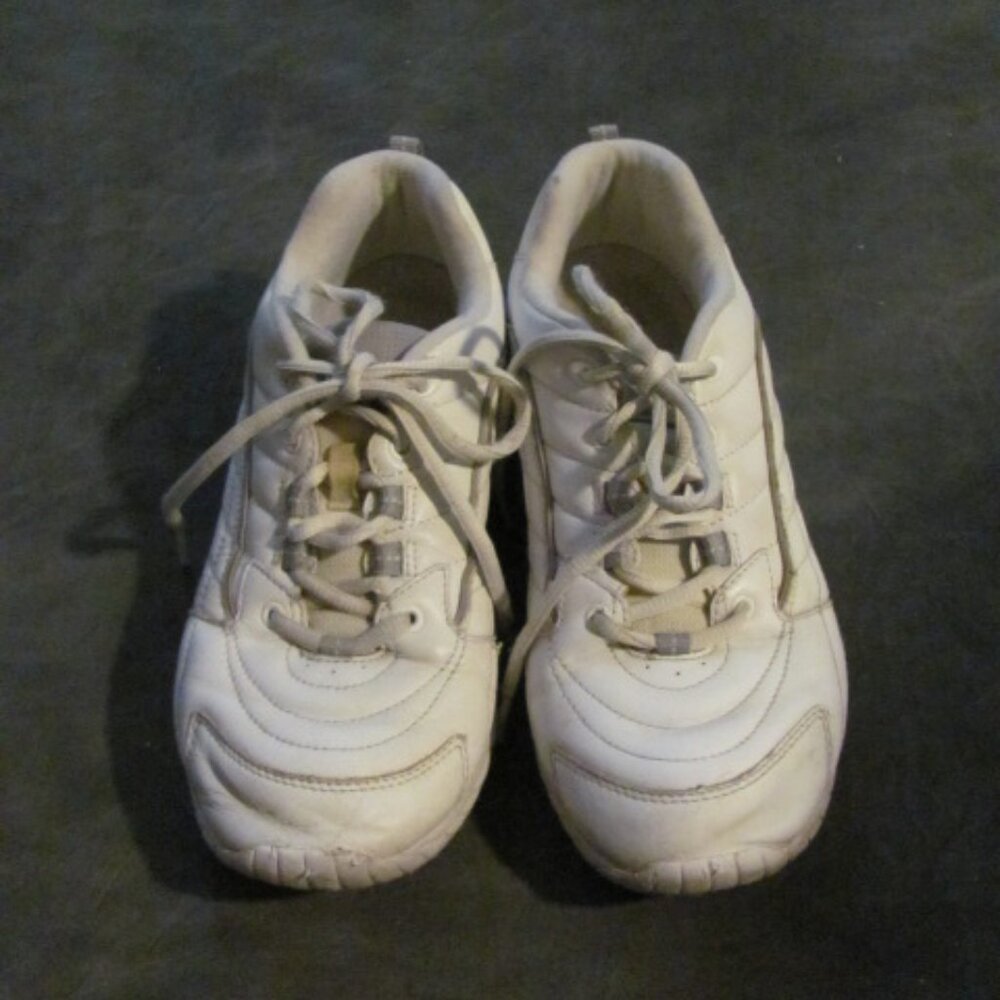 Easy Spirit White Intensity Sneakers Size 8 Walking Shoes Athletic Comfort